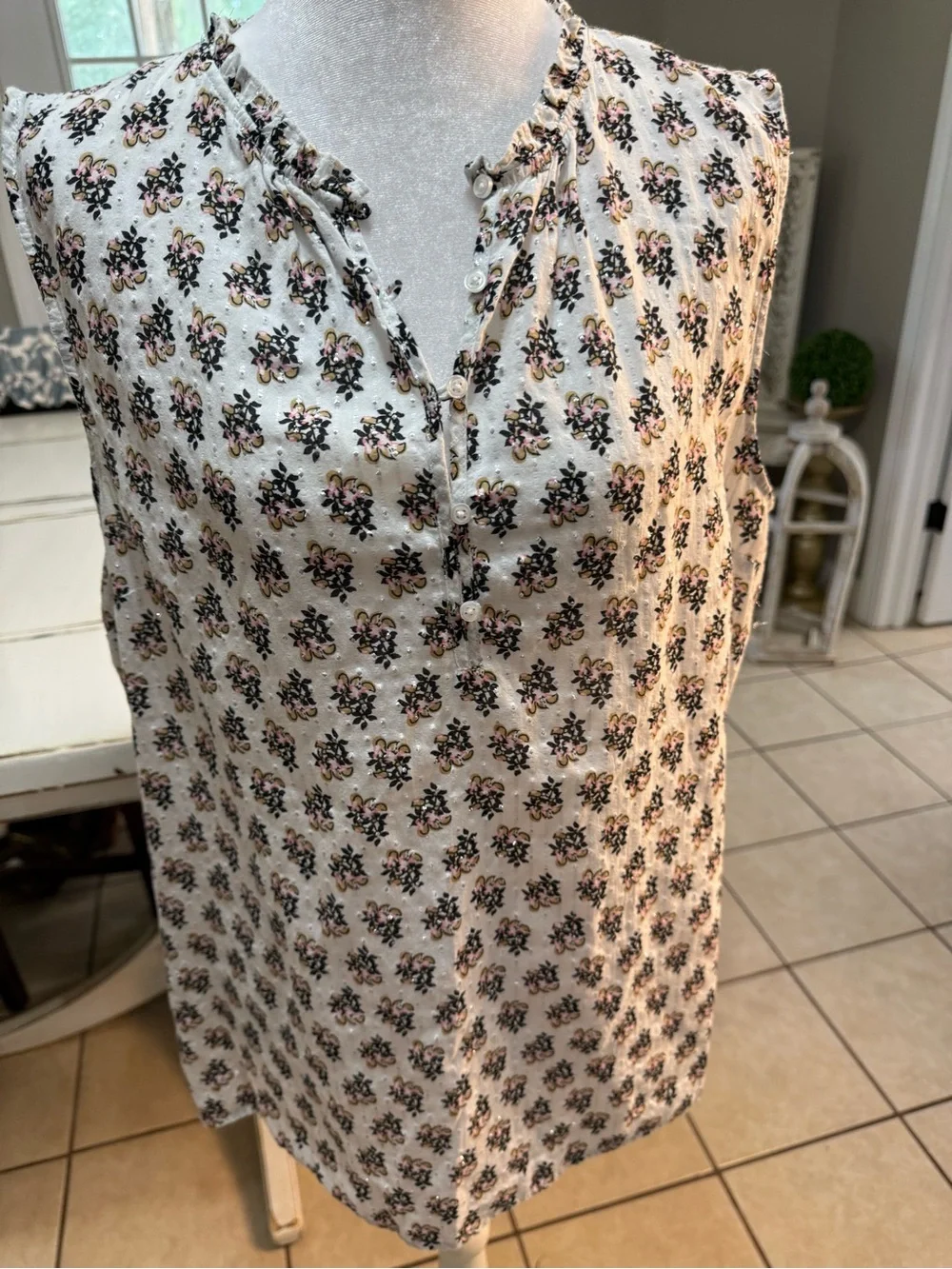 Talbots XL floral metallic-thread sleeveless blouse, Size XL - Picture 3 of 12